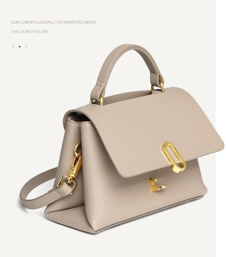 Bolso bandolera de mujer de piel auténtica.