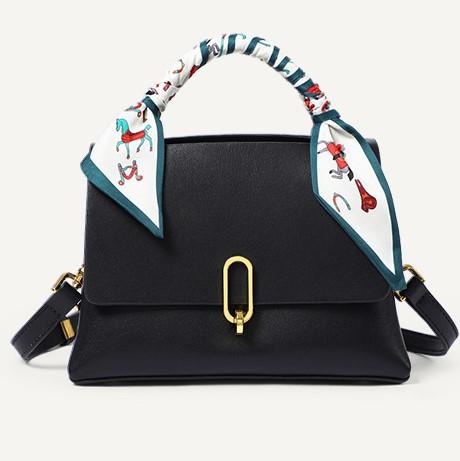 Bolso bandolera de mujer de piel auténtica.