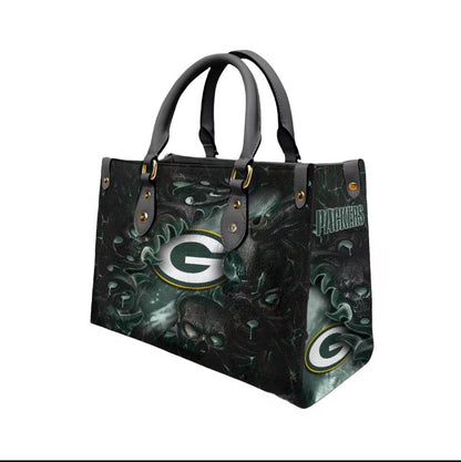 High quality fashionable ladies leather bags for all occasions. Fully customizable